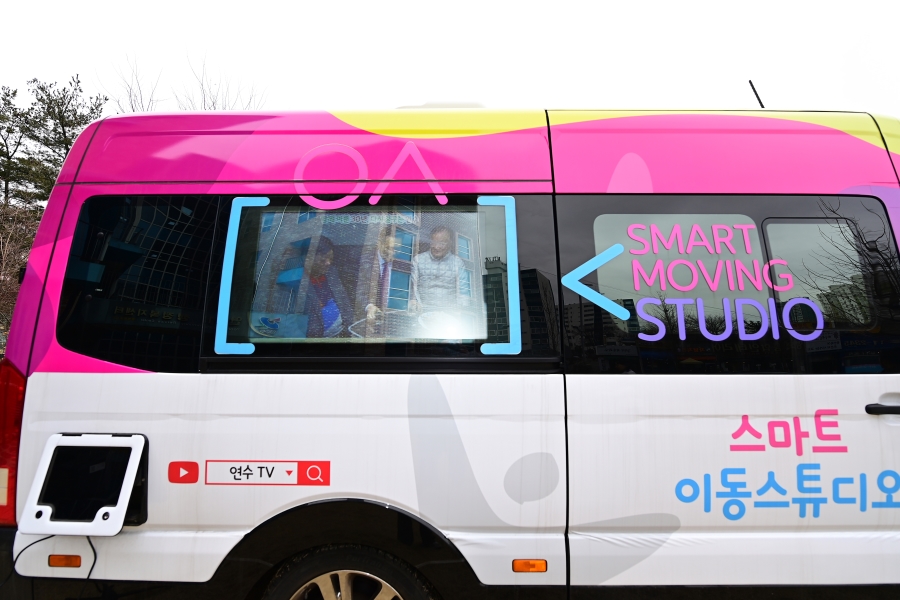 연수구가 스마트이동스튜디오를 활용해 어르신 방문 인터뷰를 진행하며 노인복지 정책의 새로운 방향을 제시했다